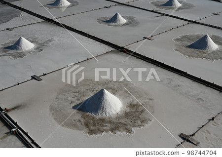 Salt farming, Tainan Beimen Jingxiaotian tiled salt field, Xi Dongba, Tainan, Jingxiaotong tiled salt field, salt field, scenic spot, Tainan scenic spot, sightseeing, traditional salt making Salt farming, Tainan Beimen Jingxiaotian tiled salt field, Xi Dongba, Tainan, Jingxiaotong tiled salt field, salt field, scenic spot, Tainan scenic spot, sightseeing, traditional salt making 98744704