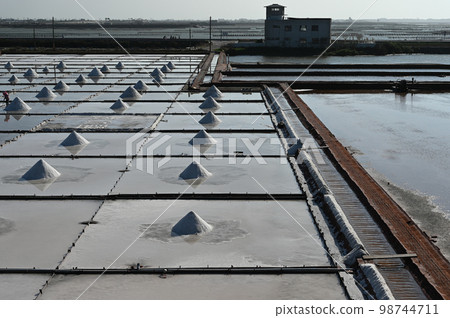 Salt farming, Tainan Beimen Jingxiaotian tiled salt field, Xi Dongba, Tainan, Jingxiaotong tiled salt field, salt field, scenic spot, Tainan scenic spot, sightseeing, traditional salt making 98744711