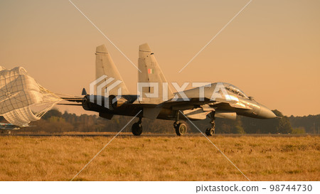 印度空軍蘇霍伊 Su-30MKI 降落 印度空軍蘇霍伊 Su-30MKI 降落 98744730