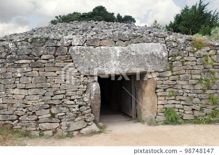 Table des Marchands - famous megalithic monument in Brittany Table des Marchands - famous megalithic monument in Brittany 98748147