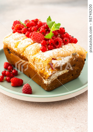 Pie with fresh fruits Pie with fresh fruits 98749200
