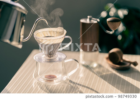 Coffee coffee hand drip HARIO V60 extraction steam retro vintage style 98749330