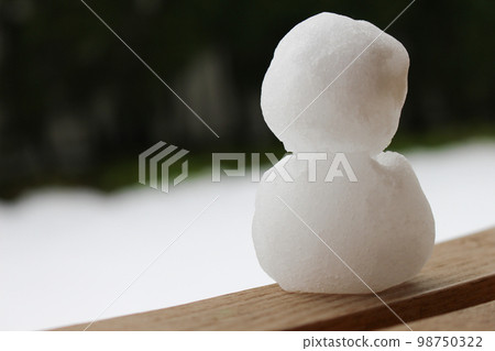 Image of a cute snowman Image of a cute snowman 98750322