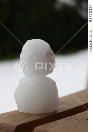 Image of a cute snowman Image of a cute snowman 98750323