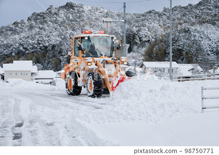 Snow removal dozer Road snow removal work in progress 98750771