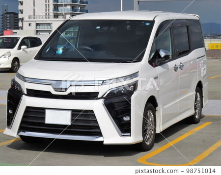 Toyota Voxy 3rd generation 98751014