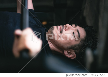 man bench pressing at the gym 98751556