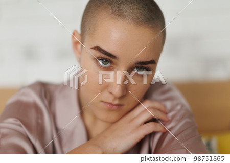 Portrait of unhappy pensive woman with cancer. 98751865