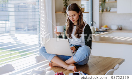 Young woman having homeoffice in her apartment. 98752359
