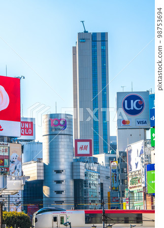Japan's Tokyo cityscape downgraded to 5, Prime Minister announced ... No need for indoor masks this spring ... = January 20, Shibuya 98753694
