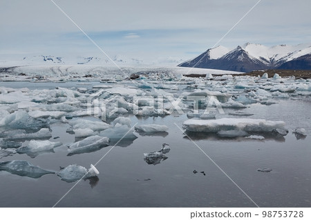 Glacial lake in Iceland Glacial lake in Iceland 98753728