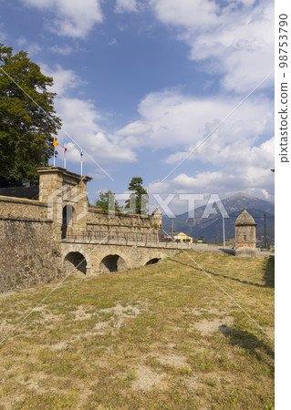 La citadelle de Mont-Louis, France 98753790
