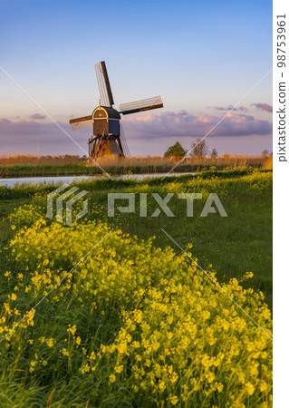 Windmill Broekmolen, Molenlanden - Nieuwpoort, The Netherlands 98753961