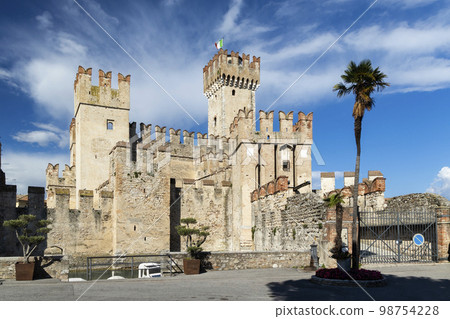 Sirmione castle, Lake Garda, Lombardy region, Italy Sirmione castle, Lake Garda, Lombardy region, Italy 98754228