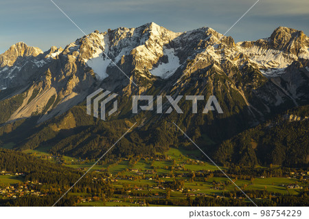 Autumn Dachstein massif, Styria, Austria Autumn Dachstein massif, Styria, Austria 98754229