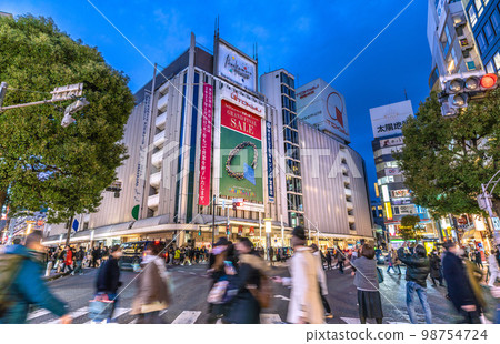 Tokyo cityscape in Japan 55 years of history. Tokyu Department Store head office in Shibuya closes on January 31 = January 31 Tokyo cityscape in Japan 55 years of history. Tokyu Department Store head office in Shibuya closes on January 31 = January 31 98754724
