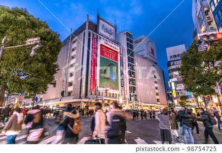 東京市容在日本 55 年的歷史。澀谷東急百貨總店1月31日休業=1月31日 98754725