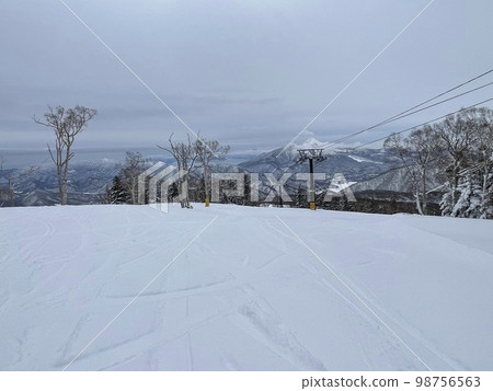 2023 年 1 月在福島縣 Grandeco 滑雪度假村的球場頂部觀看 2023 年 1 月在福島縣 Grandeco 滑雪度假村的球場頂部觀看 98756563