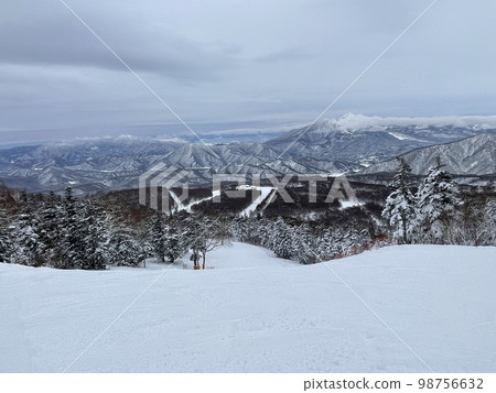 The ski slope after passing through the forest path of Grandeco Snow Resort in Fukushima Prefecture in January 2023 98756632