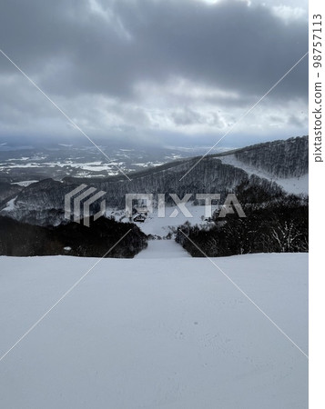 2023 年 1 月,福島縣阿爾茨萬代滑雪場的非壓實雪道纜車 2023 年 1 月,福島縣阿爾茨萬代滑雪場的非壓實雪道纜車 98757113