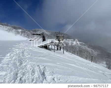2023 年 1 月,福島縣阿爾茨萬代滑雪場的非壓實雪道纜車 2023 年 1 月,福島縣阿爾茨萬代滑雪場的非壓實雪道纜車 98757117