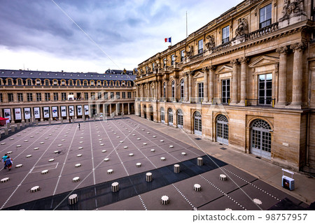 Palais Royal and Buren columns, Paris, France Palais Royal and Buren columns, Paris, France 98757957