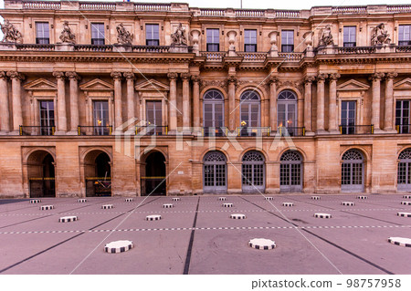 Palais Royal and Buren columns, Paris, France Palais Royal and Buren columns, Paris, France 98757958