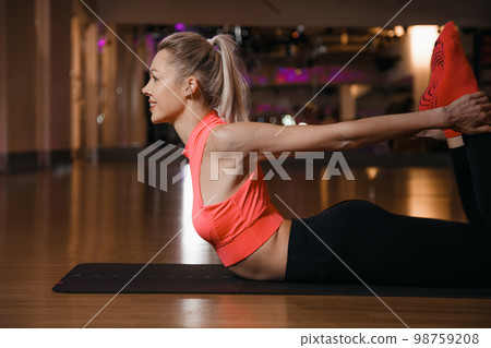 Urdhva mukha shvanasana pose. Young attractive woman practicing yoga, standing in upward facing dog exercise. Urdhva mukha shvanasana pose. Young attractive woman practicing yoga, standing in upward facing dog exercise. 98759208