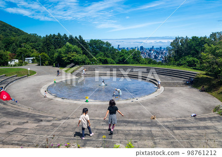 開始了！一起玩吧（在札幌市旭山紀念公園玩耍的孩子們）_3617 98761212