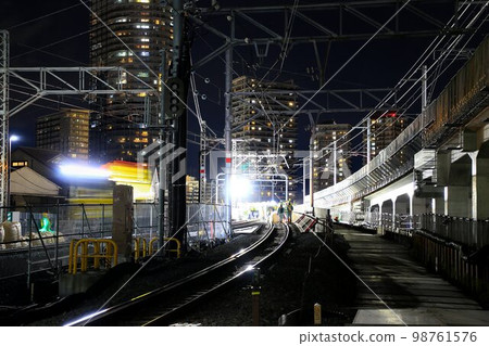 深夜激戰!!消除“未開放的鐵路道口”...伴隨高架施工的軌道轉換的夜間工作 深夜激戰!!消除“未開放的鐵路道口”...伴隨高架施工的軌道轉換的夜間工作 98761576