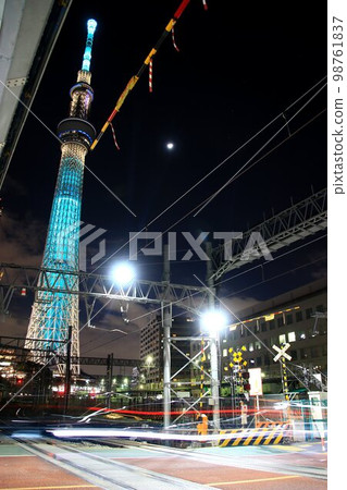 閃亮的無線電塔、歷史悠久的鐵路道口……高架施工前的最後一晚,“未開放的鐵路道口”將得到解決 閃亮的無線電塔、歷史悠久的鐵路道口……高架施工前的最後一晚,“未開放的鐵路道口”將得到解決 98761837
