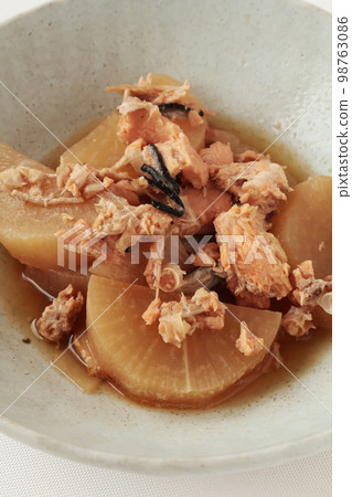 Boiled canned salmon bones and simmered daikon radish (home-cooked) Boiled canned salmon bones and simmered daikon radish (home-cooked) 98763086