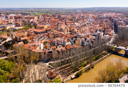 Drone view of Aranda de Duero city on banks of Duero river Drone view of Aranda de Duero city on banks of Duero river 98764479
