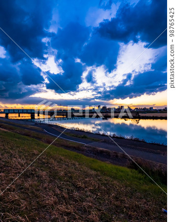 Winter sunset and clouds seen from Edogawa Riverbed in Chiba City 98765425
