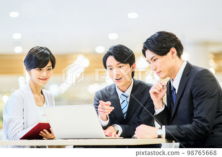 Business Young Business Young 98765668