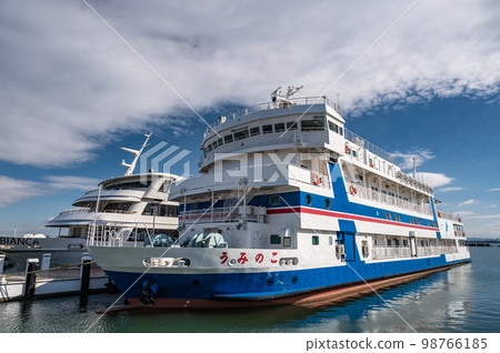 學習船海之子停泊在琵琶湖大津港 學習船海之子停泊在琵琶湖大津港 98766185