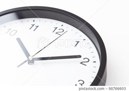掛鐘白色背景 98766603