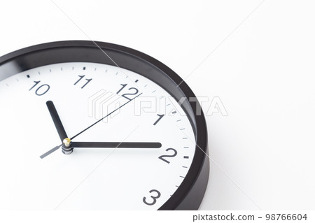 掛鐘白色背景 98766604