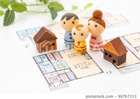 House drawing and family 98767153