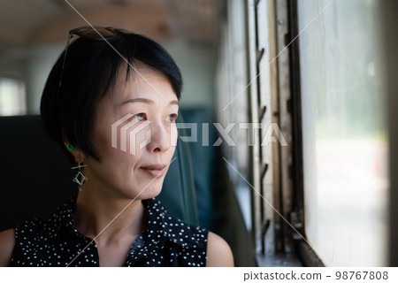 attractive mature Asian woman 98767808