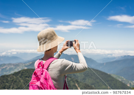 Asian climbing woman take pictures Asian climbing woman take pictures 98767834