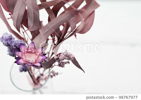 Close-up of a bouquet in a vase 98767977
