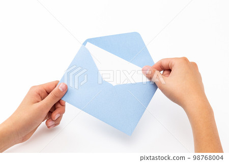 打開信的手 打開信的手 98768004