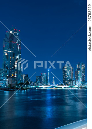 隅田川沿岸的城市夜景 隅田川沿岸的城市夜景 98768429