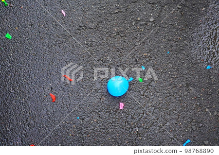 I threw a water balloon, but it didn't pop. I threw a water balloon, but it didn't pop. 98768890