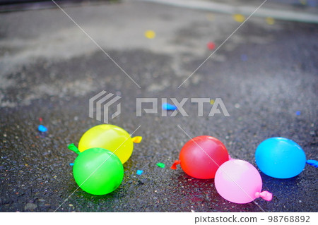 The water balloon that I played with my children during summer vacation. I made a lot of colorful ones. The water balloon that I played with my children during summer vacation. I made a lot of colorful ones. 98768892