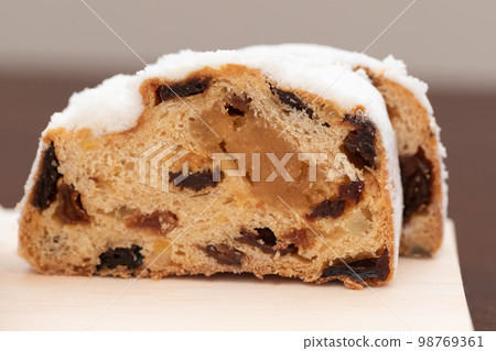 Stollen photo material 98769361