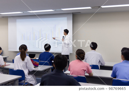 Seminar for medical professionals 98769665