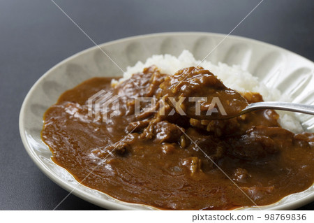 咖哩牛肉 98769836