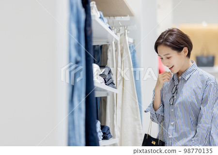 Woman enjoying shopping in a boutique 98770135